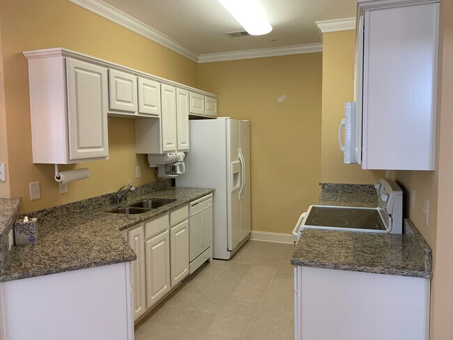 Foto del edificio - Spacious 3 Bedroom, 2 Bath Condo at The Vi...