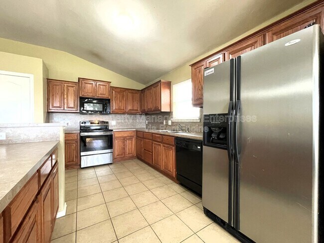 Building Photo - 18212 Viento Dr