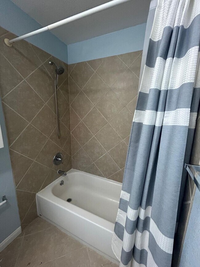 Building Photo - 6403 Ridge Creek Dr