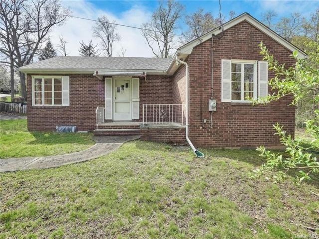 Primary Photo - 17 Brookside Ave