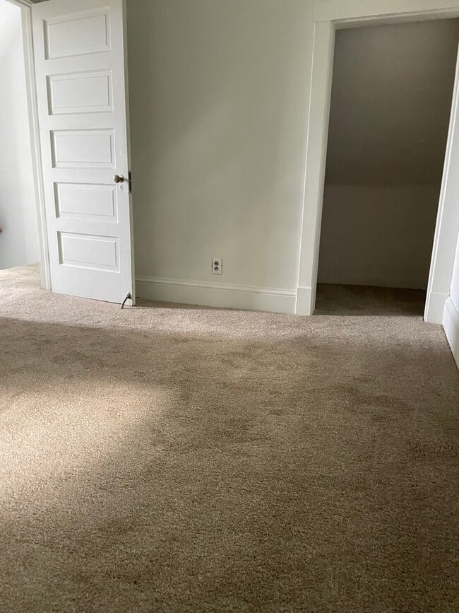 Building Photo - 3716 Daisy Ave