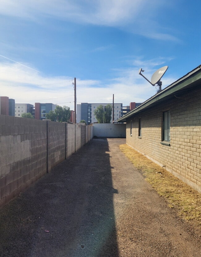 Photo - FIRST FLOOR LIVING WITH OPEN KITCHEN, DEN & CARPORT – GCU ACCESS Apartment