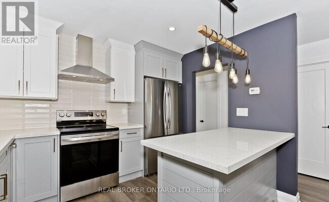 Building Photo - 147 Lasalle Ave