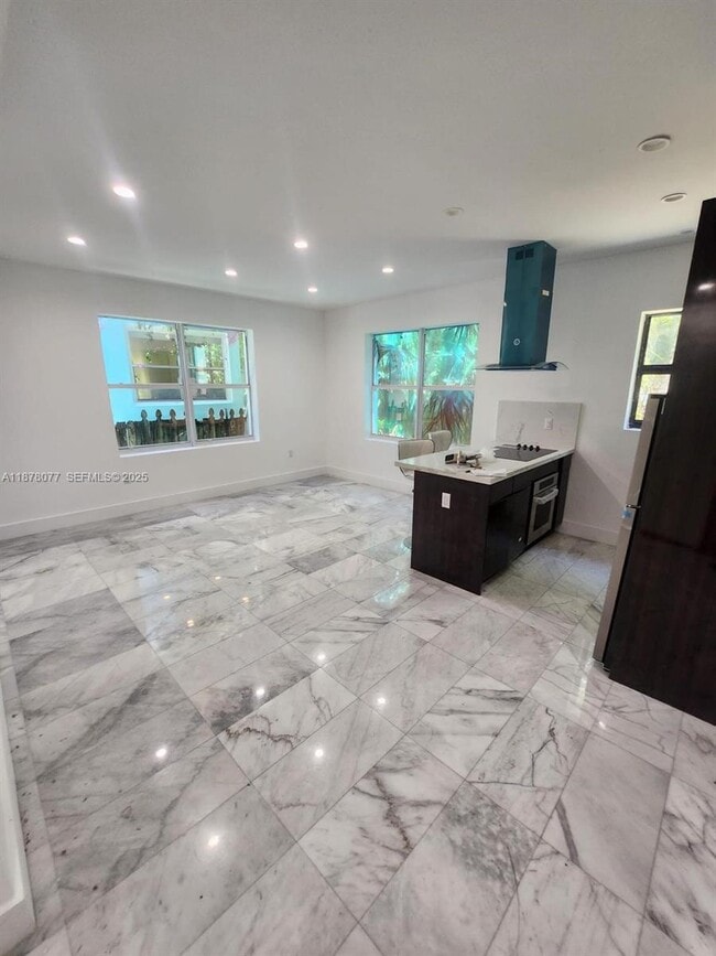 Building Photo - 1560 Drexel Ave