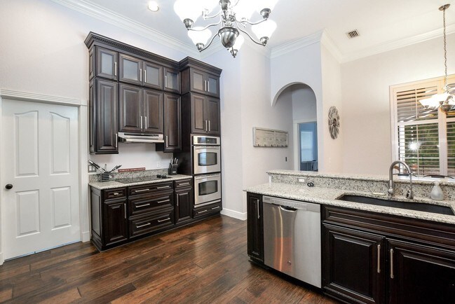 Foto del edificio - 4 br, 3 bath House - 325 Leslie Lane