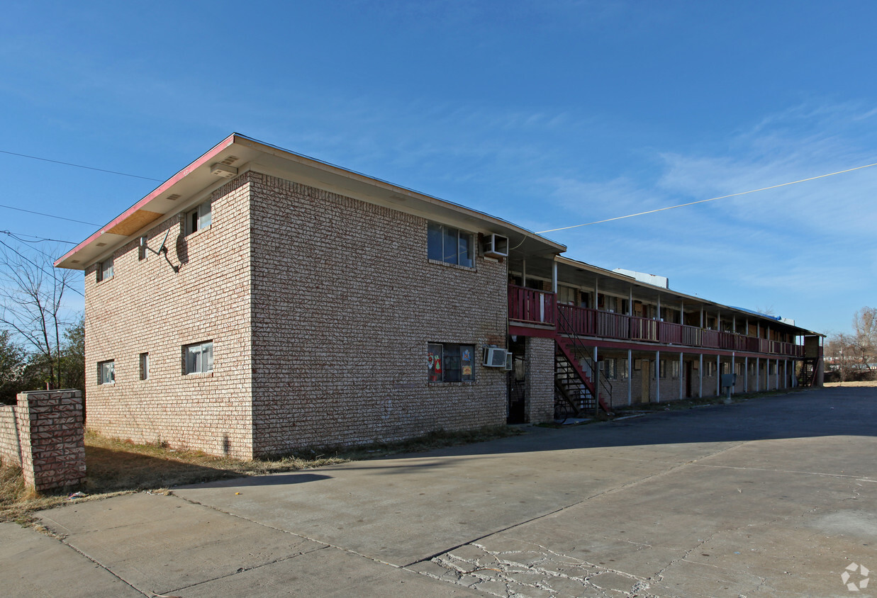 Primary Photo - Newton Manor Apts