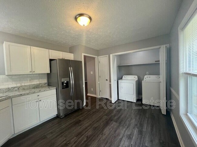 Foto del edificio - 5831 Waters Edge Dr