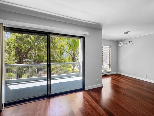 Building Photo - Light-Filled 1-Bedroom with Modern Kitchen...
