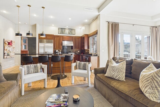 Building Photo - 501 Rio Grande Pl