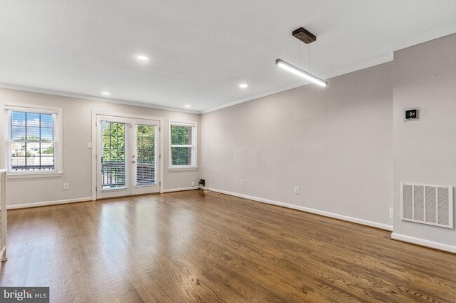 Building Photo - 2035 S Glebe Rd