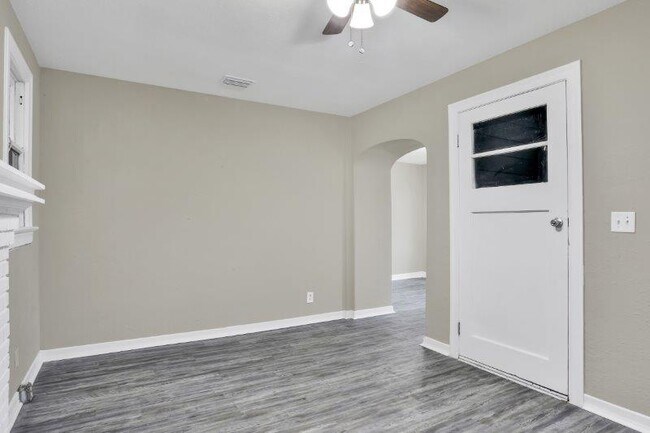 Foto del edificio - 2227 Blanding Blvd