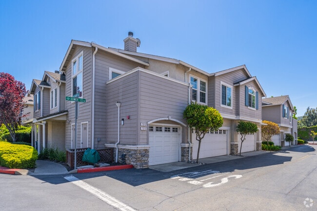 Building Photo - California Highlands