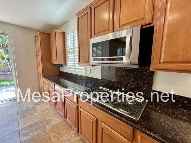 Foto del edificio - 5729 Nutwood Pl