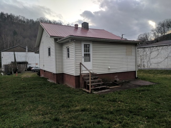 Building Photo - 62 BLACKSTONE Ln