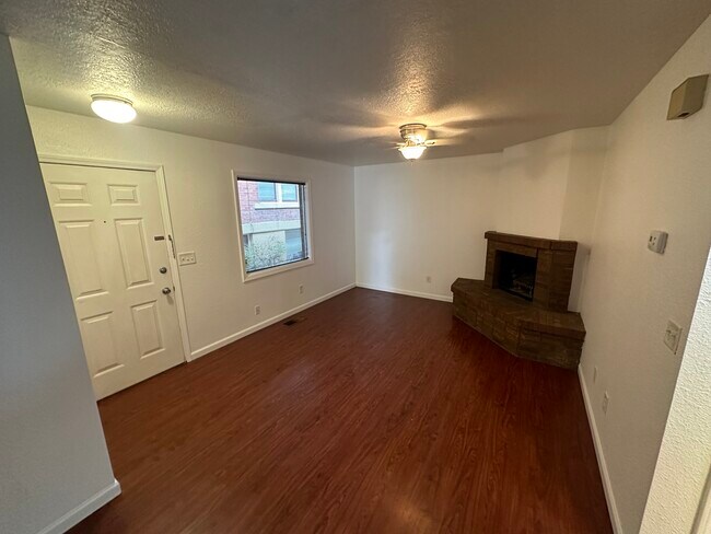 Building Photo - 601 W Hays St