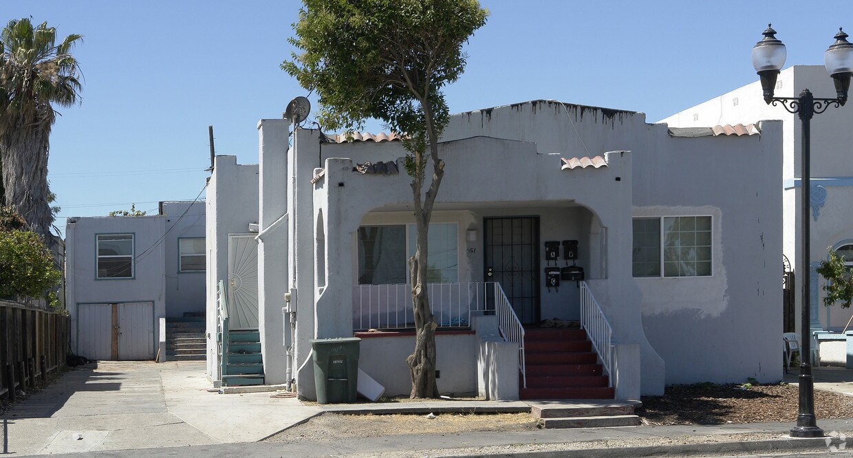 Foto del edificio - 461 W 10th St