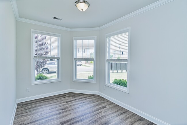 Foto del edificio - 412 Yellow Fox Rd