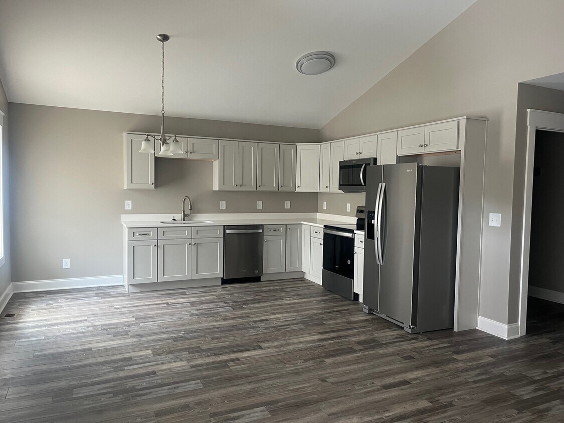 Building Photo - 619 Fondel Ln