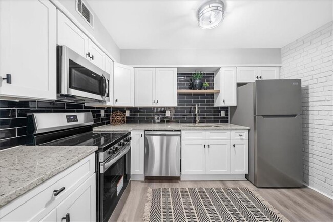 Building Photo - 3091 Colonial Way