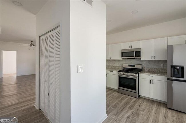 Foto del edificio - 348 Lakeridge Ct