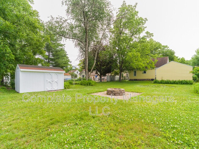 Foto del edificio - 1713 1st Ave NE
