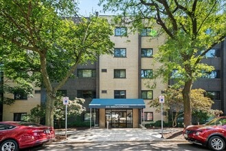Building Photo - 515 W Wrightwood Ave