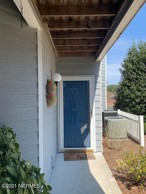 Building Photo - 114 Breezewood Dr