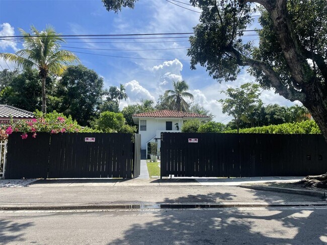 Foto del edificio - 444 NE 69th St