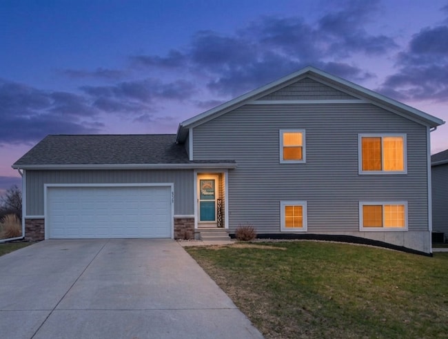 Building Photo - 5-Bedroom Townhome in Hudsonville | Cul-de-Sac, 2-Car Garage, Lawn & Snow Included