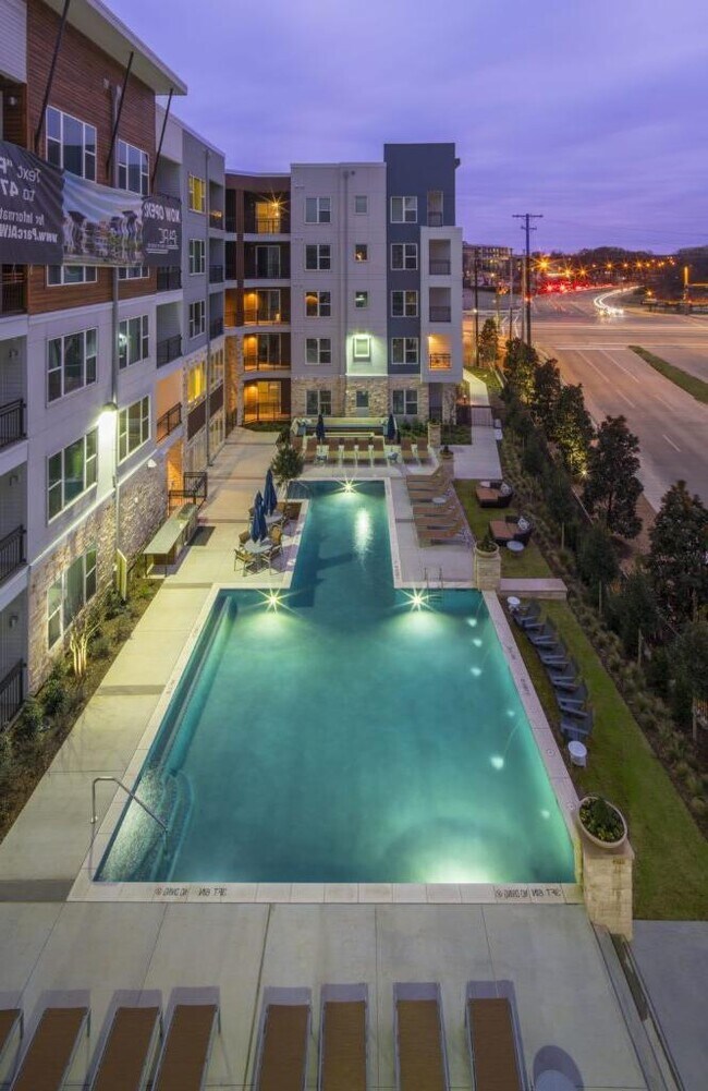 Foto del edificio - 7545 E NW Hwy