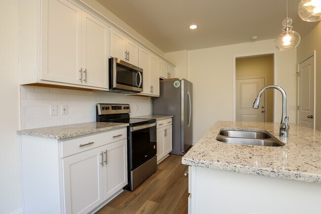 Building Photo - 1128 River Road