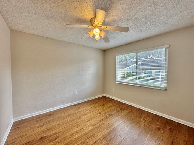 Foto del edificio - 4BR/2.5BA Condo in Cricket Club I