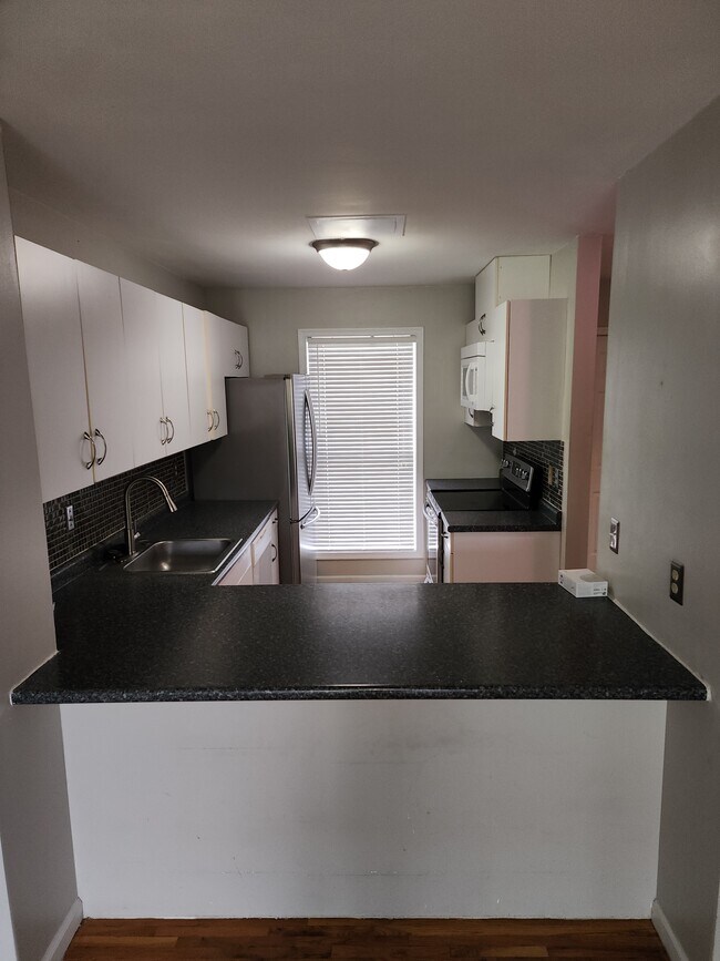 Building Photo - 33 Orchard Ave