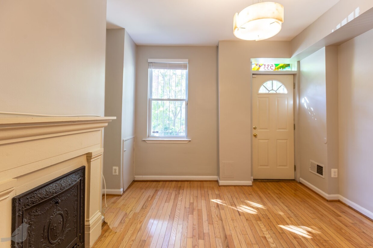 Primary Photo - Quaint Rowhome Retreat in Shaw with Privat...