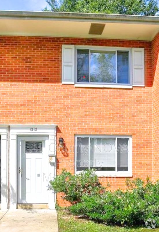 Building Photo - 1212 Westview Terrace