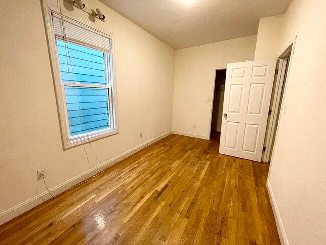 Foto del edificio - 723 Parker St