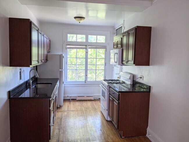 Foto del edificio - 906 Elmwood Ave