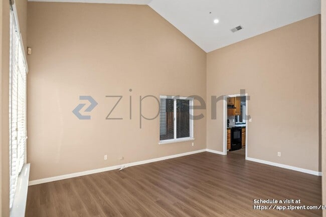 Building Photo - 3082 Rodeo Ln