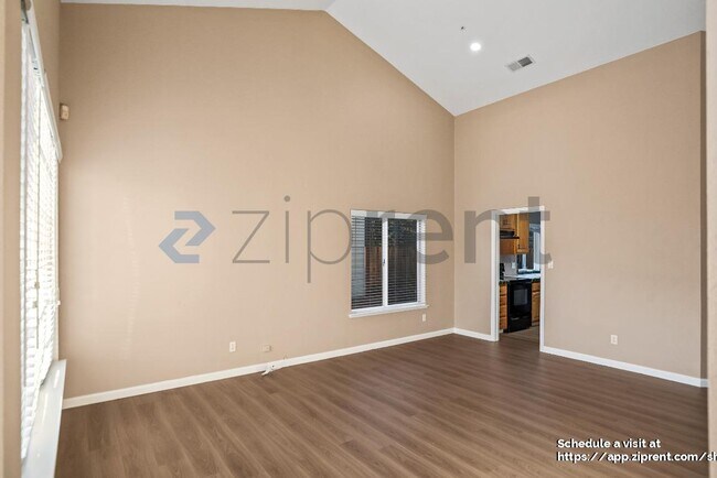 Foto del edificio - 3082 Rodeo Ln