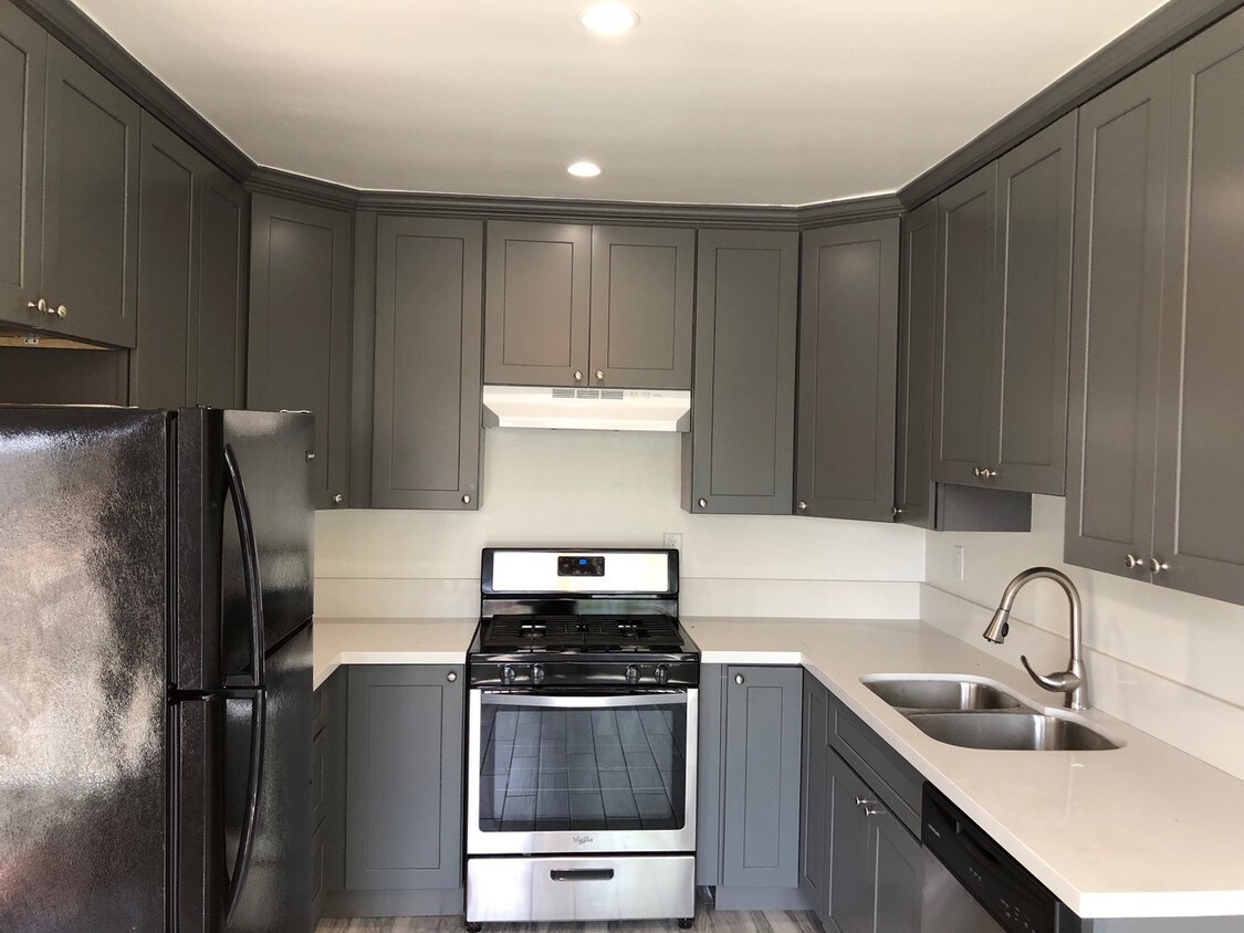 Foto principal - 941 N Sierra Bonita Ave