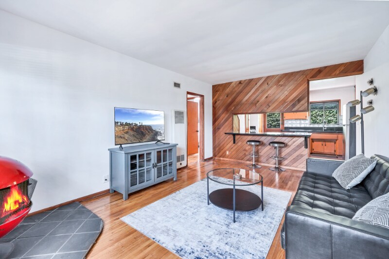 Foto principal - 1129 Harrison Ave