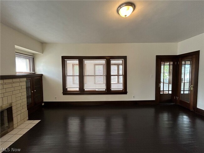 Foto del edificio - 9405 Bancroft Ave