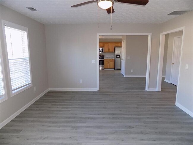 Building Photo - 3246 Shady Valley Ln SW