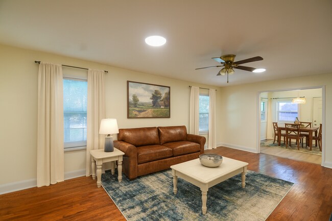 Building Photo - 3 Bedroom and 2 Bath Home (Pets Negotiable)- 18 Month Lease