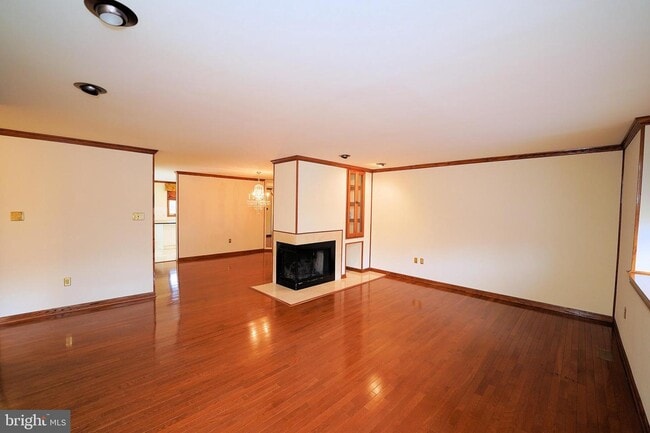 Building Photo - 56 Woodmont Dr