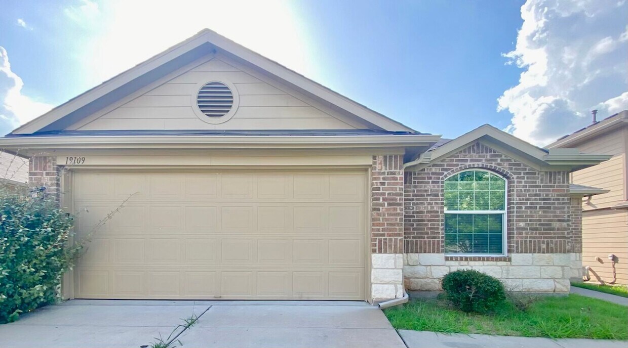Primary Photo - 4 Bed 2 Bath in Manor Tx