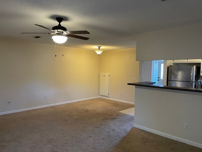 Building Photo - Foxchase Subdivision! END UNIT CLOSE TO CO...