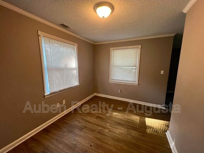 Building Photo - 2201 Shirley Ave