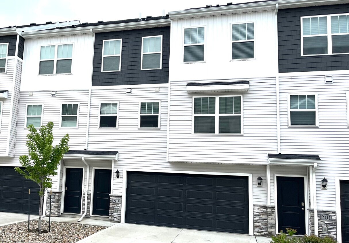 Foto principal - 205 NE 23rd Ln