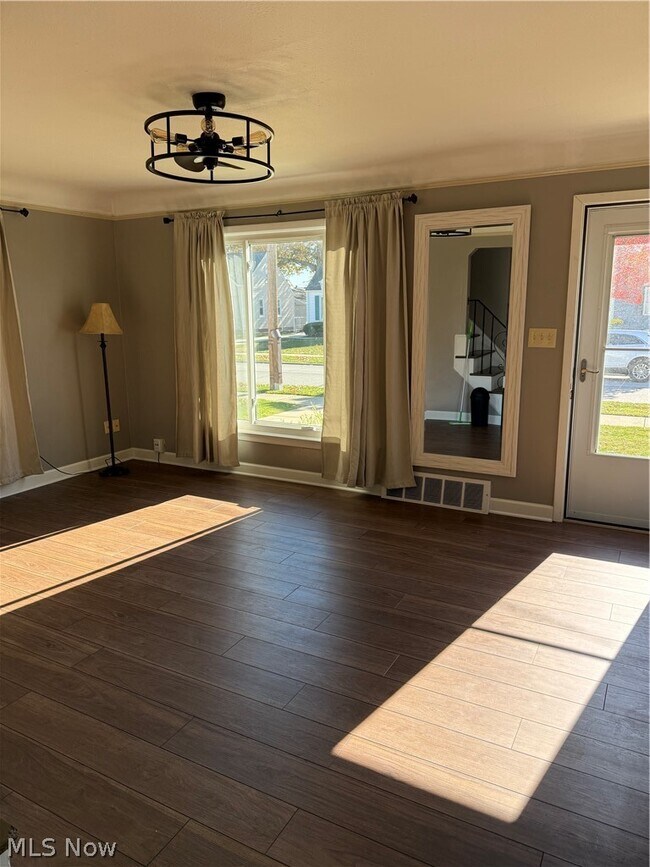 Foto del edificio - 30401 Mildred Ave